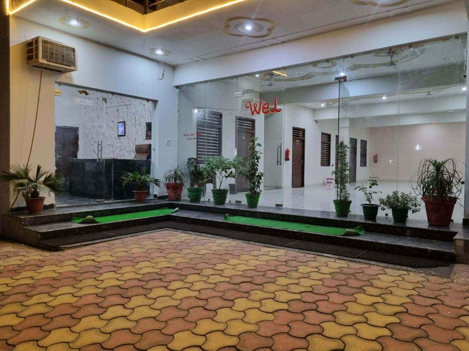 Vrindavan Bhakti Bhavan- Near Prem Mandir By Mukund Ξενοδοχείο Εξωτερικό φωτογραφία