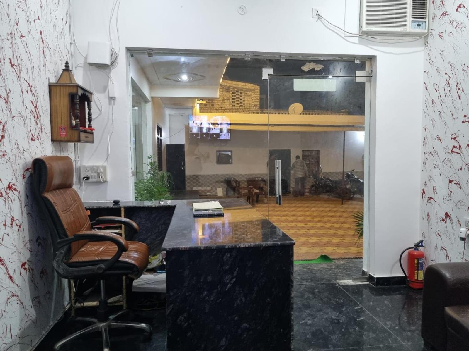 Vrindavan Bhakti Bhavan- Near Prem Mandir By Mukund Ξενοδοχείο Εξωτερικό φωτογραφία